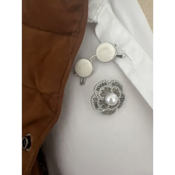 Shiny Faux Pearls Rhinestones Floral Shape Pin Small Brooch Silver Tone - Picture 6 of 8